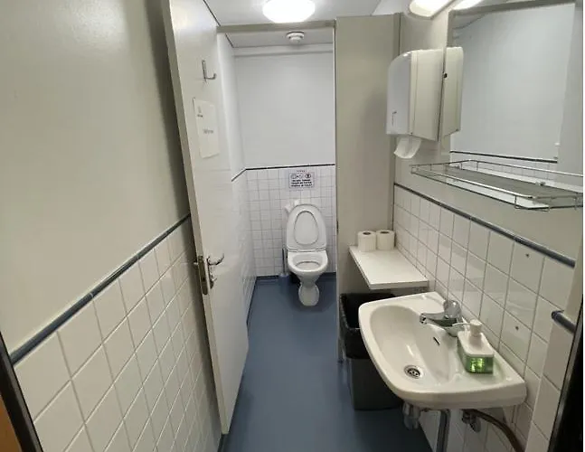 Vandrarhem Office House Services 219 *